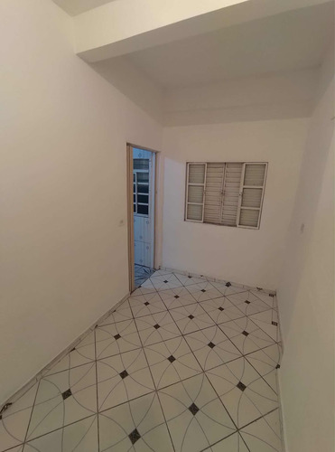 Casa Com 4 Cômodos E Garagem