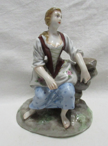 Figura Decorativa Mujer Aldeana Capodimonte Italia N Corona