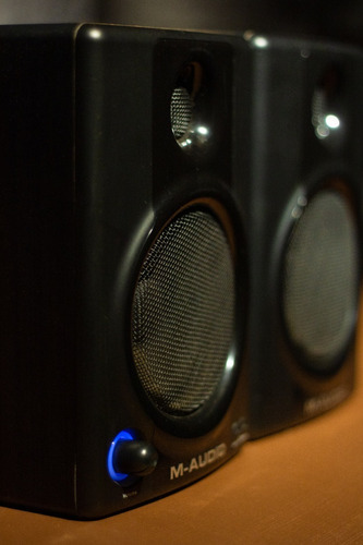 Monitor De Áudio M-audio Av30 (par)