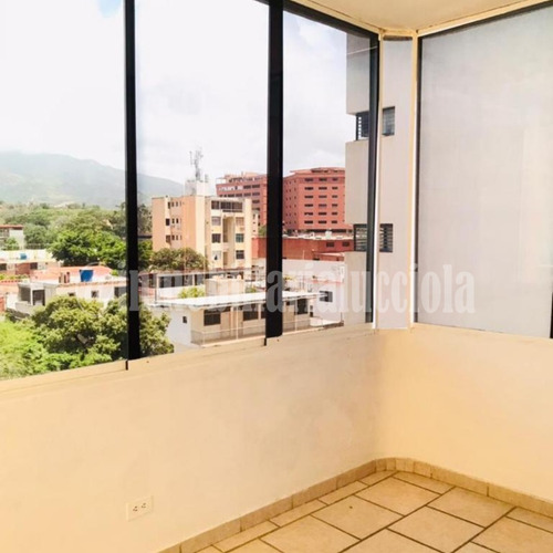 Imagen 4 de 10 de Gran Apartamento De 90 M2 En Playa Grande, La Guaira Ref 069