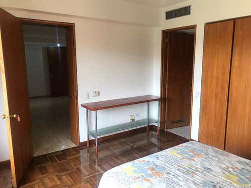 Imagen 14 de 16 de Alquilo Apto 220m2 3h+s/4.5b+s/2p Campo Alegre 8017