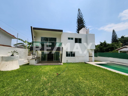 Casa En Venta En Morelos, Fraccionamiento Lomas De Cocoyoc