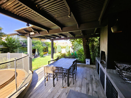 Arriendo Casa En Cond. Amoblada 5d6b Cam. Otoñal