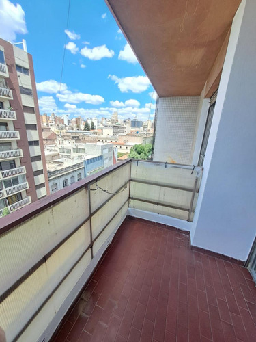 Departamento En Venta 2 Dormitorios Con Balcón. Centro. Sobre Vélez Sarfield