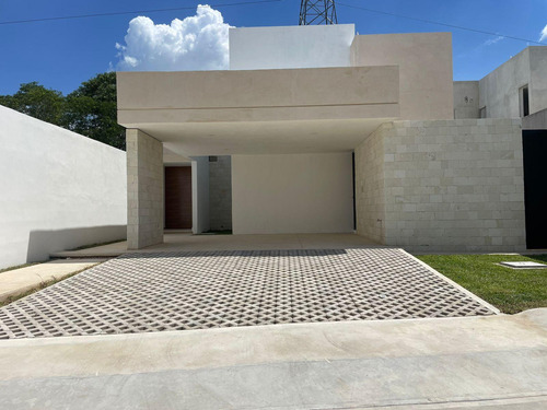 Casa En Venta Merida, Privada Blue Cedar Zona Kikteil, Entrega Inmediata.  