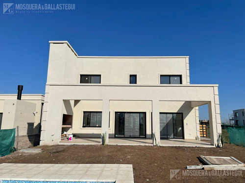 Casa En Venta En Barrio Santa Elisa - Pilar Del Este
