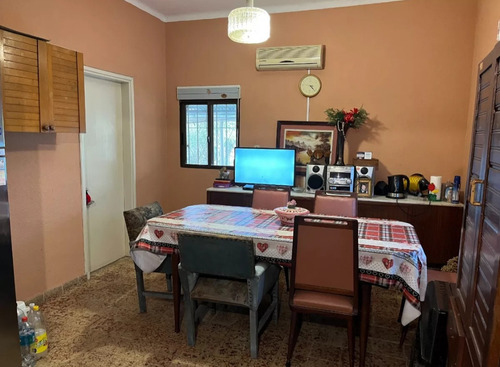 Vendo 2 Casas En Un Padrón De 400m2, Al Frente Jardín, En Una Planta 5 Dorm, 3 Baños, Entrada Para Autos 5. Malvin Sur Usd 280.000 Dolares