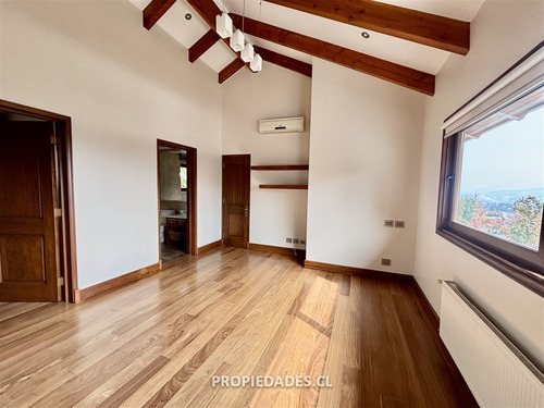Casa En Venta De 5 Dorm. En Lo Barnechea