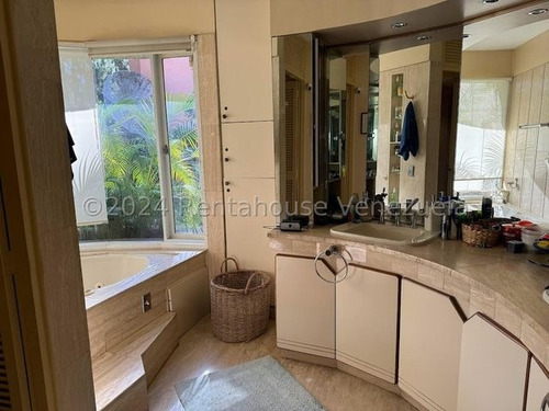 225m2 Vendo Apartamento En Los Samanes, 3hab., 4ba., 4est.,.ascensor Directo Al Apartamento. Mls#25-7911