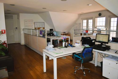 Casa Comercial, Oficinas Y Amplio Terreno (88002)