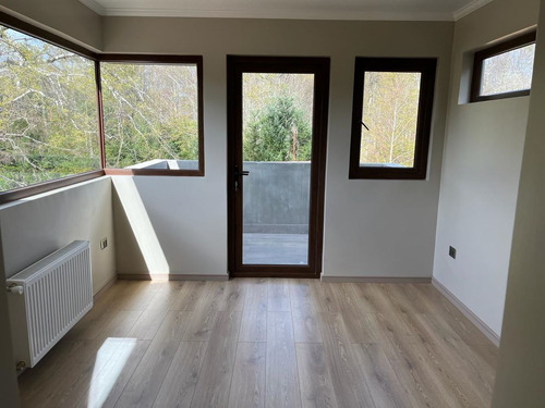 Casa En Arriendo De 4 Dorm. En Pucón