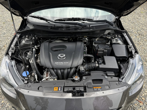 Mazda 2 Touring automatico