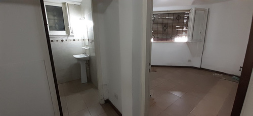 Imagen 4 de 8 de Real Oportunidad De Inversión! 3 Amb La Calle C/ Patio En Zona Centro - Diagonal Alberdi Y Cordoba