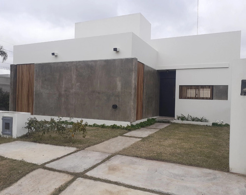 Imagen 1 de 6 de Moderna Casa En Ph A Estrenar, Cerca Del Centro De Lobos