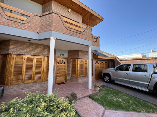 Venta- Casa - Villa Bosch - Pileta - Jardín - Patio-oportunidad- Cochera- Tres De Febrero