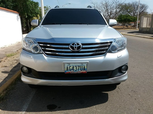 Imagen 2 de 14 de Toyota Fortuner 4x4