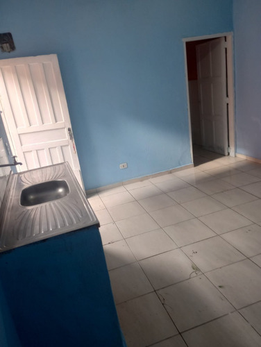 Casa Com 2 Comodos R$ 800,00 ( Incluso Água E Luz )