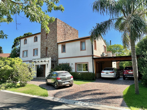 Sensacional Casa En El Barrio Cerrado Quinta Atalaya, Lomas De San Isidro.