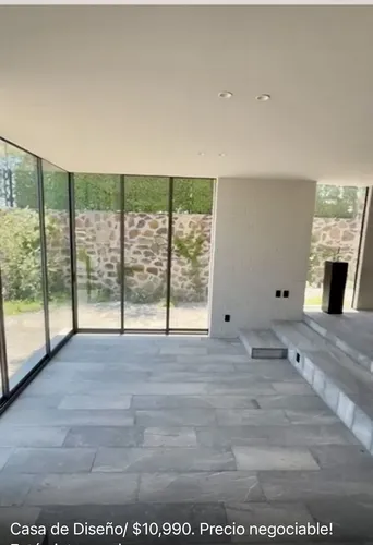Nueva Con Diseño Arquitectónico Vanguardista