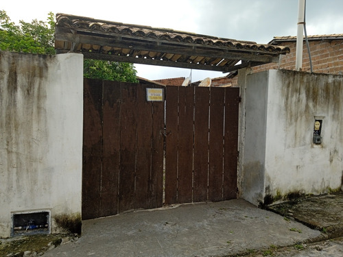 Casa Dois Quartos Amplos,sala Banheiro,cozinha,garagem Três