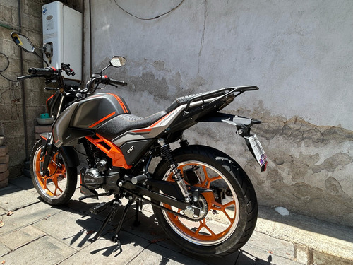 210 Cc, Color Gris Con Naranja