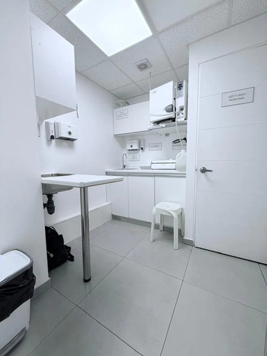 Clínica Dental Equipada A Pasos Metro Colón