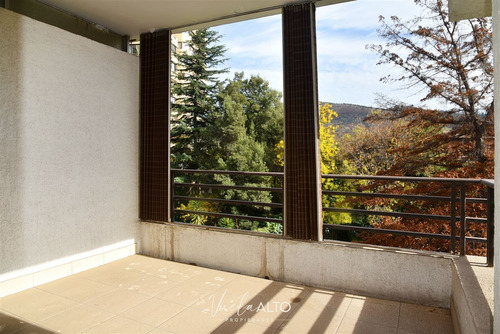 Depto. En Venta 2 Dorm Y Servicios / Vitacura / 2 Estac.