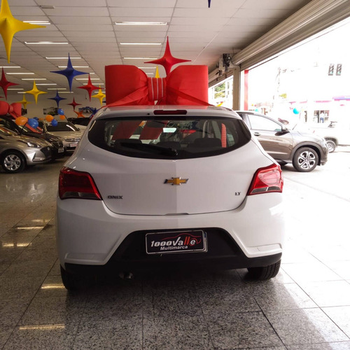 Imagem 8 de 10 de Chevrolet Onix 1.4 Mpfi Lt 8v Flex 4p Manual