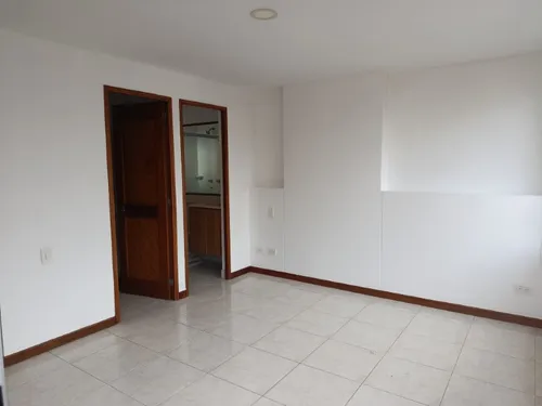 Apartamento En Arriendo Ubicado En El Poblado Sector Los Balsos (27099).