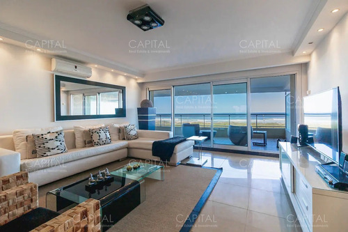 Apartamento De Tres Dormitorios En Primera Linea Frente Al Mar En Playa Brava En Alquiler, Punta Del Este