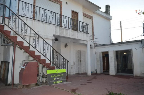 Casa Semi-céntrica Con Departamentos En Venta En Gualeguaychú.