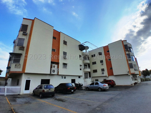 Apartamento En Alquiler En Las Cayenas Maracay 24-15194 Irrr