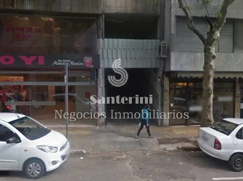 Imagen 2 de 5 de Venta Garage Centro, Galeria Del Litoral, Colonia Y Yi, Frente Automovil Club