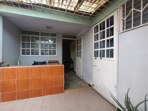 Casa En San Diego, Urb. La Esmeralda, Ubicada En Calle Abierta, Cerca Del Skate Park.maria Resitido Solo Clientes
