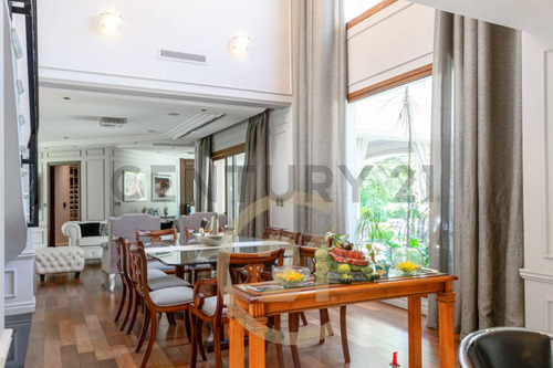 Casa Estilo Frances En Barrio Saint Thomas