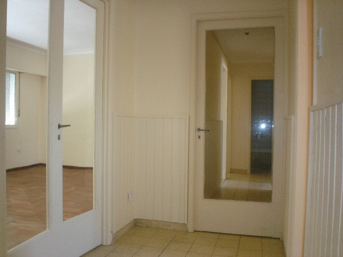 Imagen 5 de 12 de Amplio Dto. De 3 Dorm. Sin Expensas Apto Bco - En 3 E/ 41&42