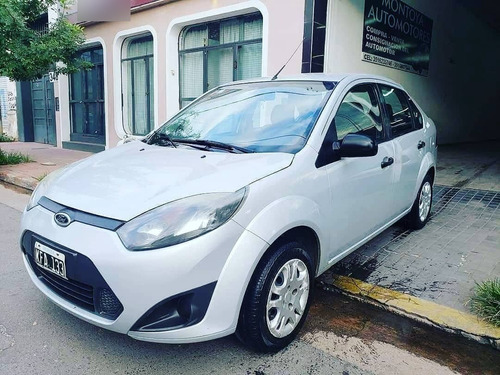 Imagen 2 de 7 de Ford Fiesta Max Mod 2011 Gnc Ambiente Plus Impecable