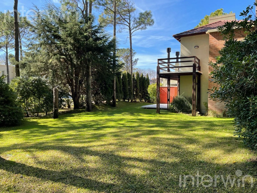 Casa - 5 Ambientes - 3 Cocheras - Pinamar - Venta