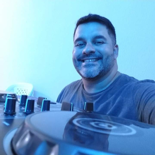 Imagem 1 de 5 de Dj Com Som E Iluminação Para Todos Os Tipos De Evento