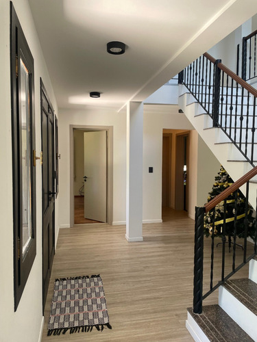 Se Vende Increible Casa En Barrio La Paloma, Villa Allende!!