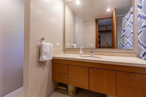 Casa En Arriendo De 5 Dorm. En Las Condes