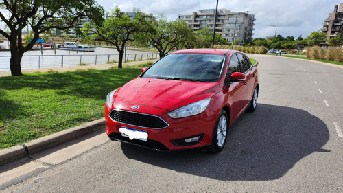 Ford Focus Sedan 4p