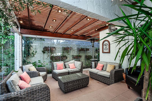 Casa En Venta De 6 Dorm. En Las Condes