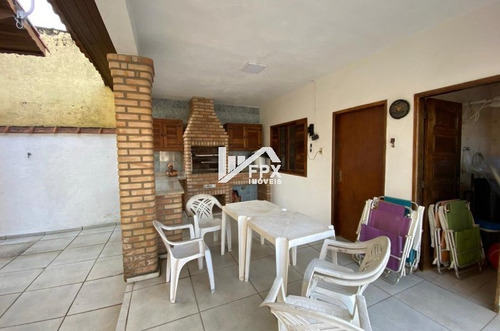 Imagem 4 de 7 de Casa Lote Inteiro, Lado Praia A 600 Metros Do Mar No Balneár