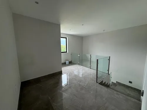 Casa En Venta En Fuentes Del Valle En San Pedro Garza García