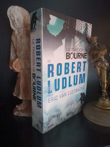 La Traición De Bourne- Ludlum Van Lustbader - Formato Grande