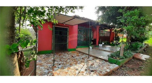 Vendo Casa Con Salón Comercial En El Barrio Los Arrabales: 3 Habitaciones Y Un Baño