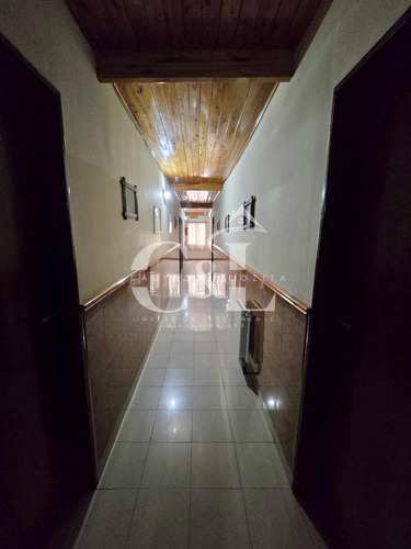 Hotel De Renombre Y Trayectoria En Zona Residencial/comercial De Villa Carlos Paz