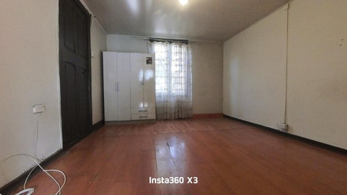 Amplia Casa Antigua Con Patio. Zona Residencial