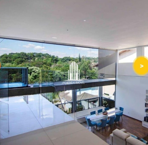 Imagem 10 de 15 de Casa Em Condomínio Fechado , Com 4 Quartos E 4 Suites , Piscina , Sala Ampla Com Pé Direito Duplo . - Al1250